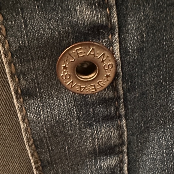 Cute Cropped Denim Short Sleeve Jacket With Stretch. Size XL - Picture 4 of 6